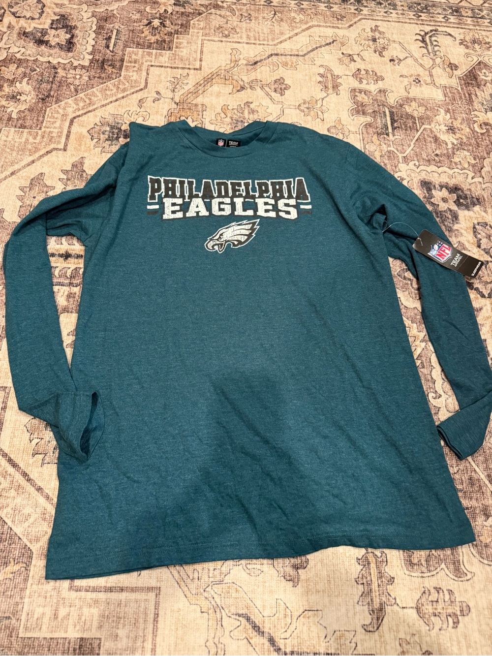 Philadelphia Eagles long sleeve shirt- large